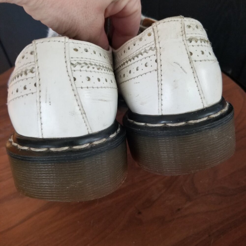 Dr Martens classic white brogues. Size 8 W/7 M (size 6 UK) - Picture 7 of 13